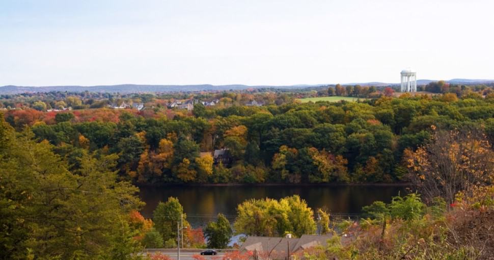 Scenic view of Ludlow Massachusetts changing into fall foliage