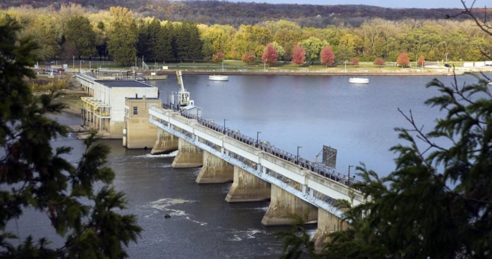Dam on Illinois River in Starved Rock State Park area